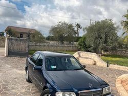 Blu Usata 2000 Mercedes 220 Elegance Tre volumi | 3500 €