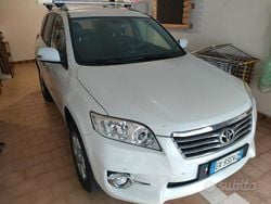 Grigio Usata 2012 Toyota RAV4 Lounge SUV | 9900 € (Buon prezzo)
