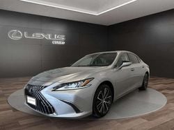 Zilver Gebruikt 2022 Lexus ES300H Executive Line Sedan | 32.900 €