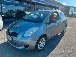 Grigio Usata 2007 Toyota Yaris Sol Tre volumi | 3300 € (Ottimo prezzo)