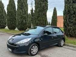 Grigio Usata 2012 Peugeot 206 Tre volumi | 4800 € (Molto cara)