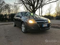 Nero Usata 2006 Opel Astra Due volumi | 1300 € (Buon prezzo)