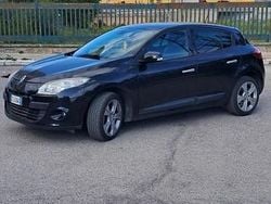 Nero Usata 2010 Renault Mégane Tre volumi | 5000 € (Buon prezzo)