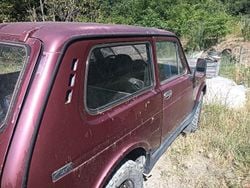 Rosso Usata 1999 Lada niva SUV | 2300 € (Cara)