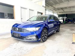 Blu/azzurro Usata 2021 VW Passat R-line Tre volumi | 25.900 € (Molto cara)
