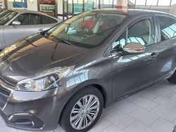 Grigio Usata 2018 Peugeot 208 Style Due volumi | 7400 € (Buon prezzo)