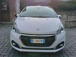 Bianco Usata 2017 Peugeot 208 Allure Due volumi | 8500 € (Buon prezzo)