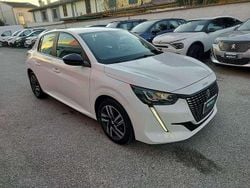 Bianco Usata 2023 Peugeot 208 Active Due volumi | 13.950 € (Buon prezzo)