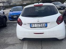 Usata 2017 Peugeot 208 Allure Due volumi | 8000 € (Buon prezzo)