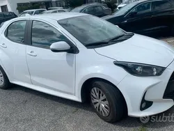 Bianco Usata 2022 Toyota Yaris Active Due volumi | 14.000 € (Buon prezzo)