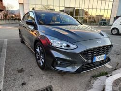 Grigio Usata 2020 Ford Focus ST-Line Tre volumi | 14.000 € (Buon prezzo)