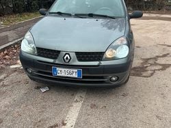 Grigio Usata 2001 Renault Clio II Tre volumi | 650 € (Super prezzo)