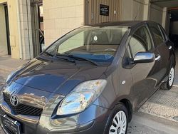 Nero Usata 2010 Toyota Yaris Sol Tre volumi | 5150 € (Buon prezzo)