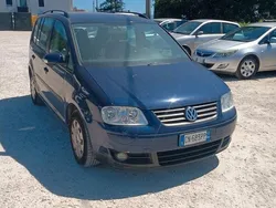 Blu Usata 2005 VW Touran Highline Monovolume | 2990 € (Buon prezzo)