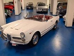 Bianco / pastello Usata 1960 Alfa Romeo 2000 Cabrio | 89.000 €