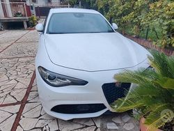Bianco Usata 2018 Alfa Romeo Giulia Tre volumi | 20.000 € (Buon prezzo)