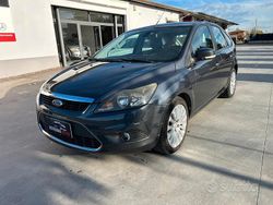 Grigio Usata 2009 Ford Focus Tre volumi | 3600 € (Buon prezzo)