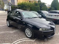 Nero Usata 2007 Alfa Romeo 147 Distinctive Due volumi | 2900 € (Cara)