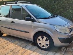 Käytetty 2005 Renault Scénic II LIMITED Tila-auto | 1500 € (Perustarjous)