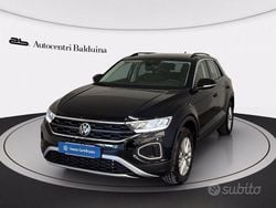 Nero perla Usata 2024 VW T-Roc Life SUV | 27.500 € (Buon prezzo)