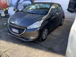 Grigio Usata 2013 Peugeot 208 Access Due volumi | 5999 € (Buon prezzo)
