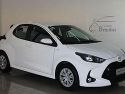 Bianco Usata 2022 Toyota Yaris Active Tre volumi | 13.300 € (Buon prezzo)