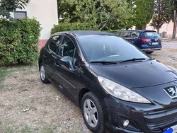 Usata 2009 Peugeot 207 Tre volumi | 2000 € (Buon prezzo)