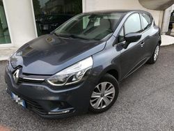 Grigio scuro metallizzato Usata 2017 Renault Clio IV Zen Tre volumi | 12.900 € (Molto cara)