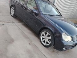 Usata 2004 Mercedes C220 Station wagon | 3599 € (Molto cara)