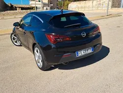 Usata 2012 Opel Astra Coupé | 3500 € (Buon prezzo)