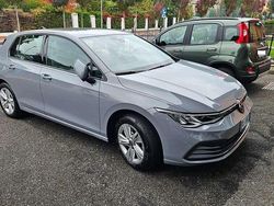 Grigio Usata 2022 VW Golf VIII Life Tre volumi | 22.000 € (Buon prezzo)
