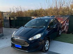 Blu Usata 2016 Ford Fiesta Tre volumi | 4290 € (Super prezzo)