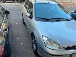 Grigio Usata 2002 Ford Focus Tre volumi | 900 € (Buon prezzo)