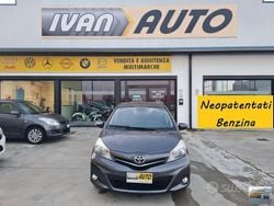 Grigio scuro Usata 2014 Toyota Yaris Lounge Tre volumi | 8400 € (Buon prezzo)