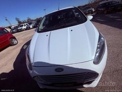 Bianco Usata 2013 Ford Fiesta Titanium Tre volumi | 4800 € (Buon prezzo)