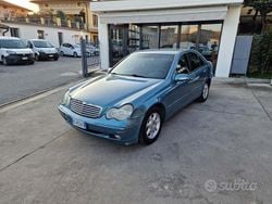 Blu Usata 2001 Mercedes C200 Elegance Tre volumi | 1250 € (Super prezzo)