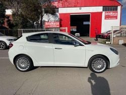 Bianco Usata 2015 Alfa Romeo Giulietta Exclusive Tre volumi | 9500 € (Buon prezzo)