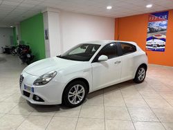 Bianco Usata 2014 Alfa Romeo Giulietta Distinctive Tre volumi | 7300 € (Buon prezzo)