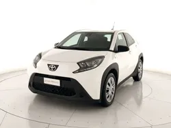 Bianco Usata 2023 Toyota Aygo Active Due volumi | 14.300 € (Buon prezzo)