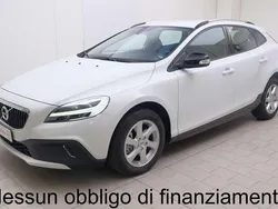 Bianco Usata 2016 Volvo V40 CC Business Edition Station wagon | 13.450 € (Cara)