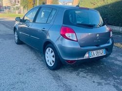 Grigio Usata 2010 Renault Clio II Tre volumi | 2900 € (Buon prezzo)