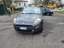 Grigio Usata 2014 Fiat Punto Lounge Tre volumi | 4300 € (Ottimo prezzo)