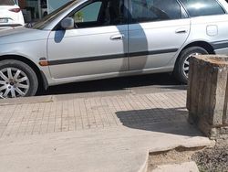 Grigio Usata 2000 Toyota Avensis Station wagon | 900 €