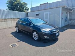 Nero Usata 2011 Opel Astra Tre volumi | 2300 € (Buon prezzo)