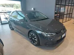 Grigio scuro Usata 2022 VW Golf VIII Life Due volumi | 22.850 € (Buon prezzo)