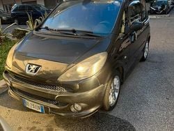 Usata 2006 Peugeot 1007 Monovolume | 3000 €