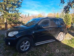 Usata 2004 Toyota RAV4 Tre volumi | 4900 €