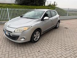 Grigio Usata 2009 Renault Mégane Dynamique Tre volumi | 3450 € (Buon prezzo)