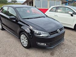 Nero Usata 2012 VW Polo Comfortline Tre volumi | 6500 € (Buon prezzo)