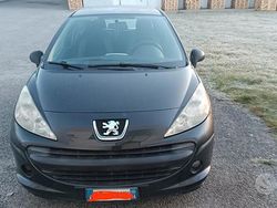 Usata 2006 Peugeot 207 Tre volumi | 2500 € (Buon prezzo)